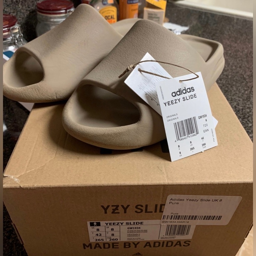 ***SOLD***Authentic Yeezy Size 8